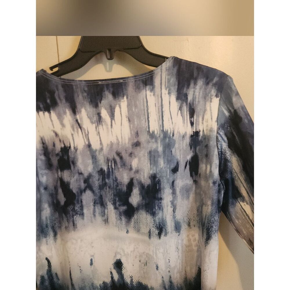 F36 Modes Crystal Fashions Blue Tie-Dye V-Neck Top with shark tooth hem - Picture 12 of 15